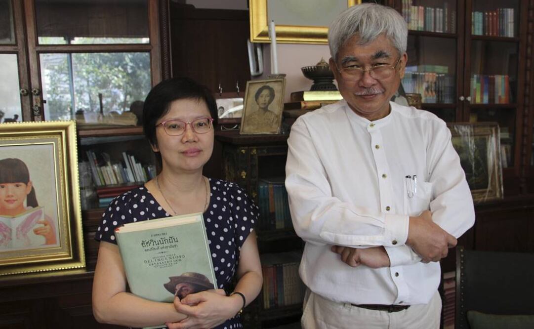 La profesora Swangwan Traicharoenwiwat y el editor Makut Oradee. FOTO: Noel Caballero/EFE.