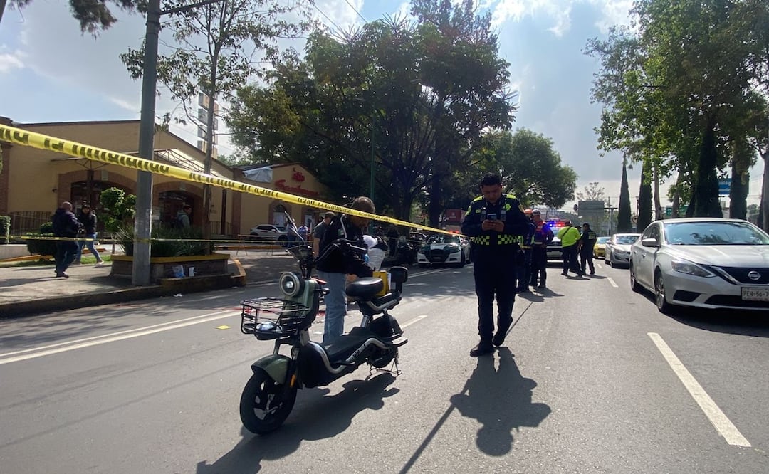 Conductor de bicimoto muere arrollado por camión en Coyoacán; chófer del camión es detenido. Foto: Juan Carlos Williams e Iván Montaño
