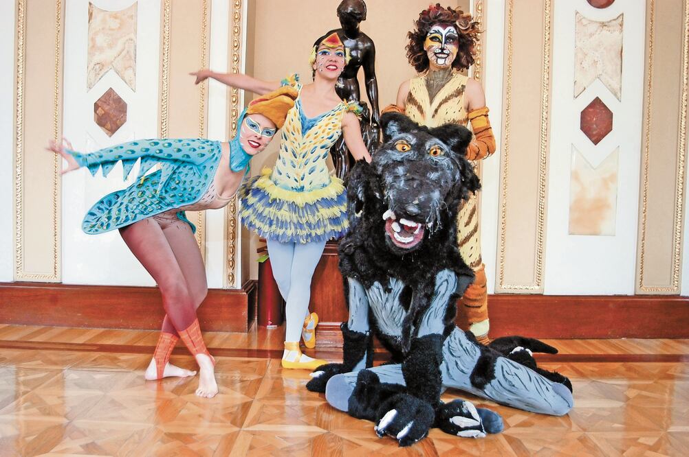 Bailarines del Ballet de la Ciudad de México que actuan en la obra de teatro¨Pedro y El Lobo¨ (ARCHIVO. EL UNIVERSAL)