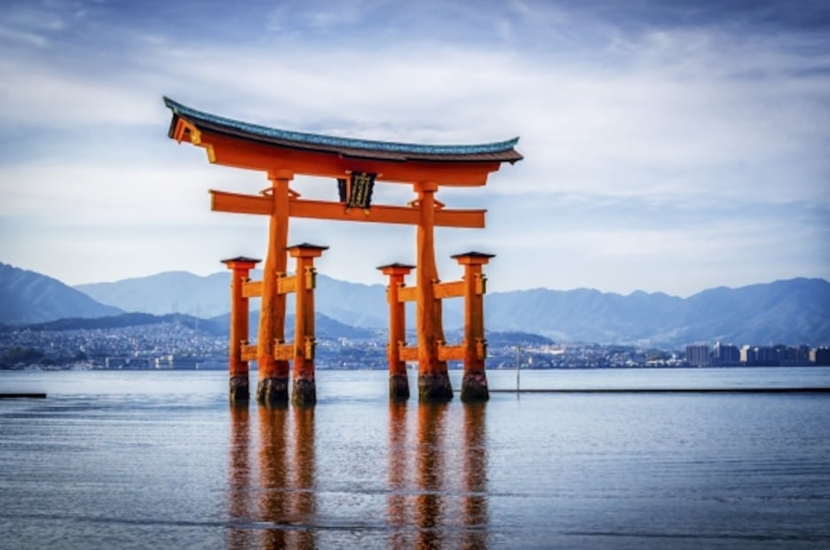 Qué significan los torii de Japón