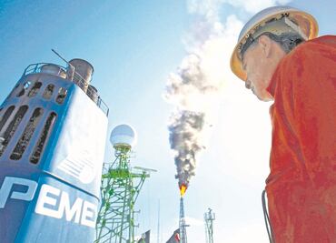 Petróleo mexicano sube a 64.40 dólares, su mayor precio en casi 3 meses