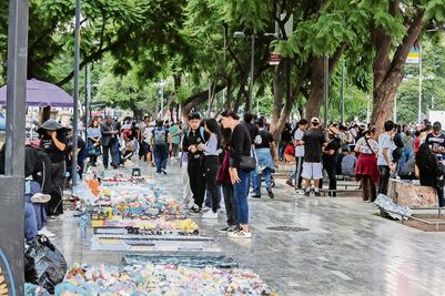 Se instalan ambulantes en la Alameda aun con operativo