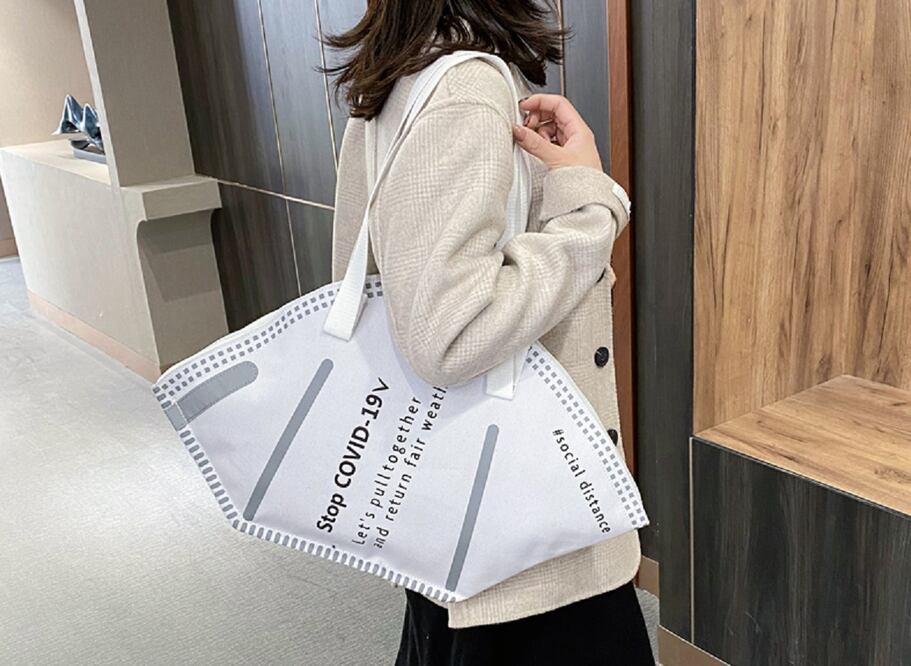 La bolsa se vende en color blanco y negro / Foto: AliExpress