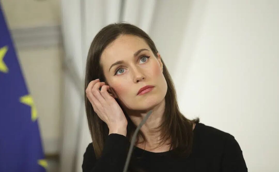 La primera ministra de Finlandia, Sanna Marin, asiste a una conferencia de prensa conjunta con el canciller de Austria, Karl Nehammer, después de una reunión en Viena, Austria. Foto: AP