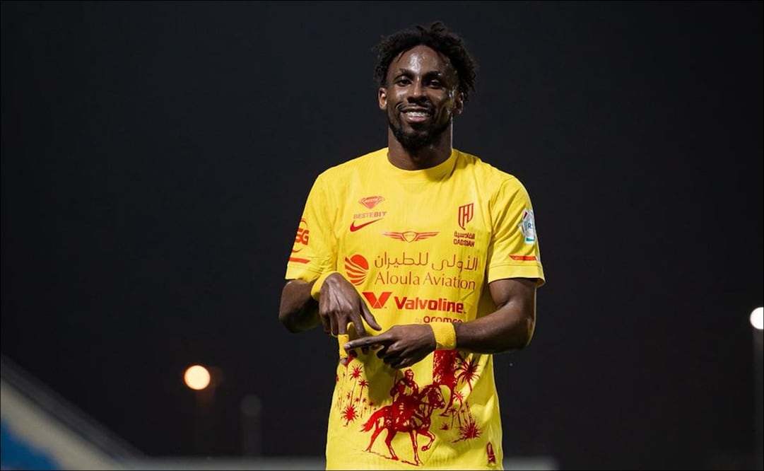 Julián Quiñones marca doblete y se adueña de la tabla de goleo en Arabia Saudita / FOTO: @AlQadsiahEN