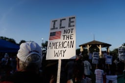 ICE libera bajo fianza a futbolista venezolana detenida pese a solicitar asilo; denuncia que se "sintió como animal en un zoológico"