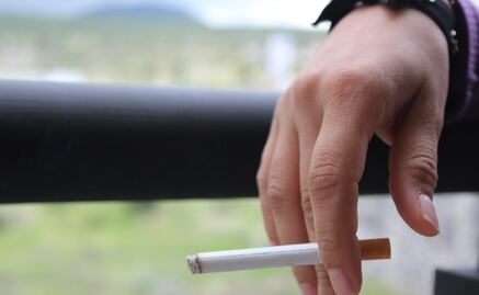 El 40% de los menores comienzan a fumar por hábito de padres