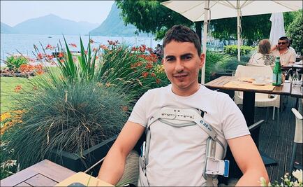 Así luce Jorge Lorenzo tras la fractura de dos vértebras