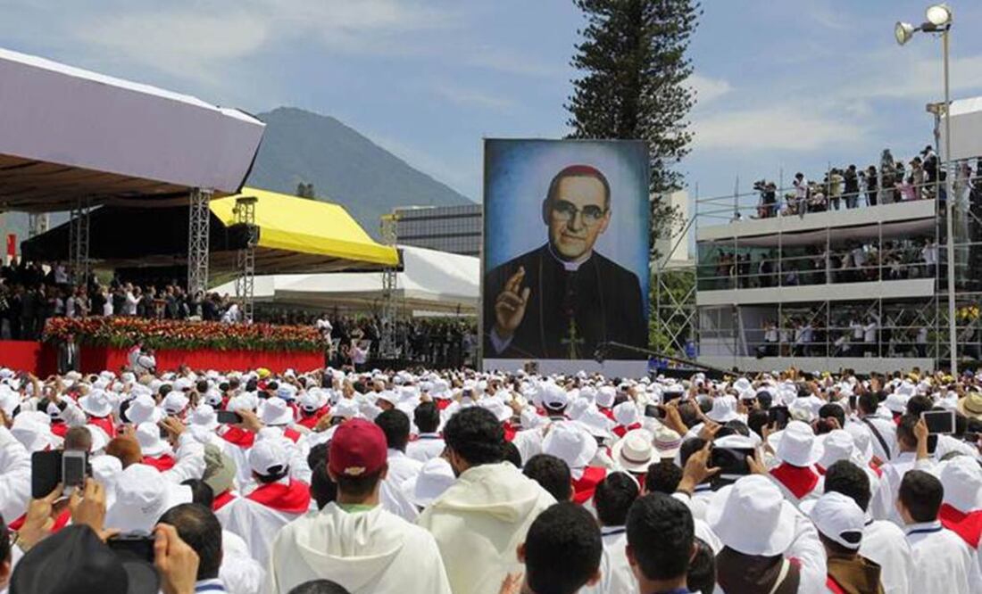 Miles de asistentes, obispos y religiosos se congregaron en una plaza del nororiente de la capital salvadoreña para honrar a quien será el primer beato centroamericano y a quien muchos denominan "San Romero de América"