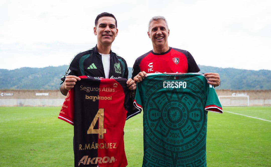 Rafa Márquez junto a Hernán Crespo, director técnico del Atlas / Foto: Atlas FC