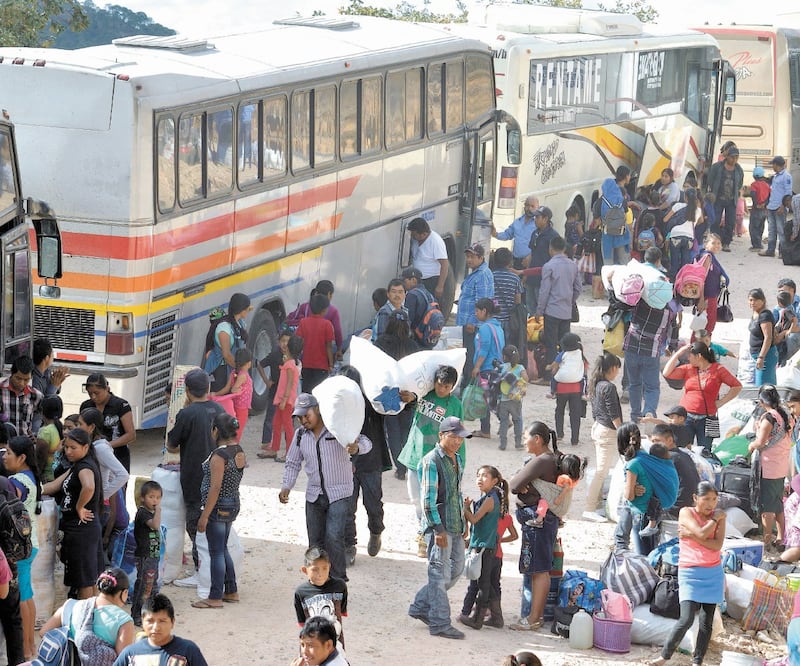 Cada año decenas de familias de comunidades indígenas comienzan la ola masiva de migración hacia Estados Unidos en busca de una mejor calidad de vida. Fotos: Salvador Cisneros/EL UNIVERSAL