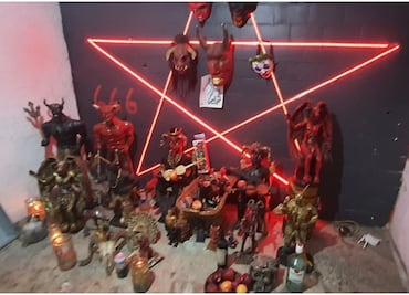 Detienen a 4 en cateo antidrogas en la alcaldía Venustiano Carranza; hallan altar satánico y dinero en efectivo