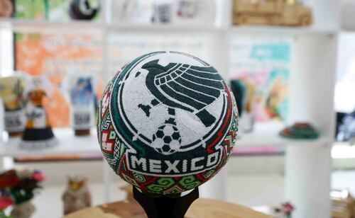 Los productos de “Arte por la Libertad” abarcan distintas técnicas: herrería, cerámica, textiles, óleo, piñatería, carpintería, textiles, moldeado de jabón. Foto: Diego Simón Sánchez/ EL UNIVERSAL