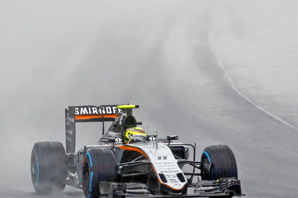 Sergio Pérez fue competitivo pero no pudo contener a Verstappen (NACHO DOCE. REUTERS)