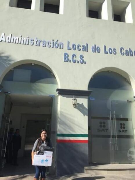 Protestan empleados del SAT despedidos en Cabo San Lucas