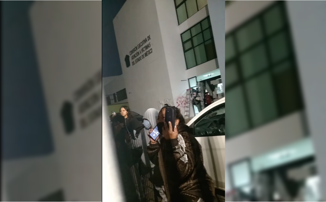 Toma de las instalaciones de la Comisión Ejecutiva de Atención a Víctimas del Estado de México. Foto: Captura de pantalla