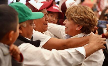 Delfina conversa con pobladores de Ixtlahuaca sobre mejoras en la cosecha y tenencia de la tierra