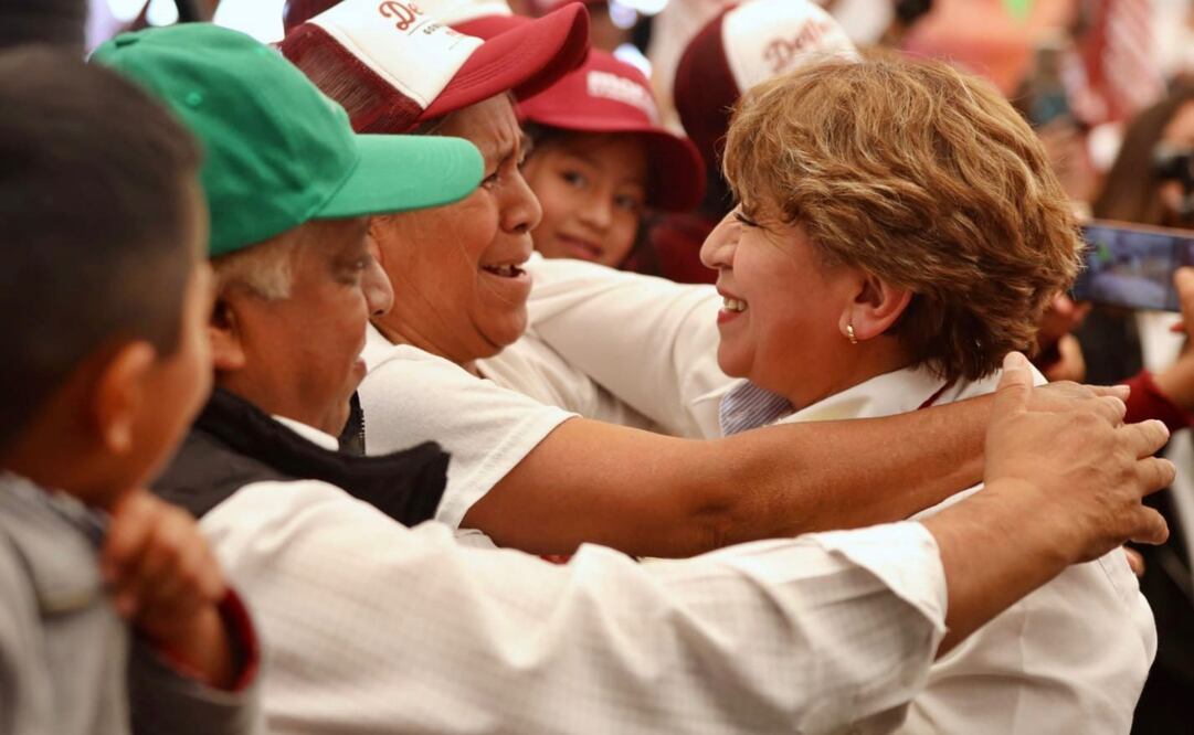Delfina Gómez conversó con los pobladores de Ixtlahuaca. Foto: Especial