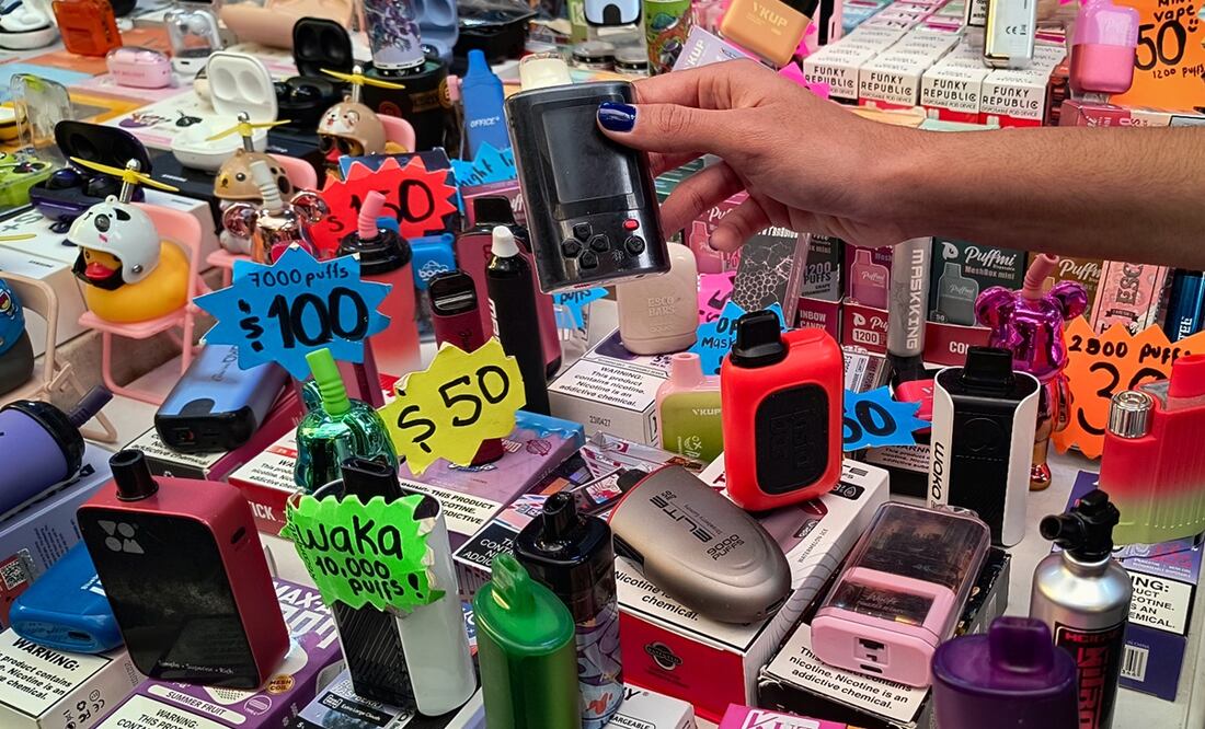 Venta de vapeadores en Tepito, miércoles 4 de diciembre de 2024. Foto: Luis Camacho/EL UNIVERSAL