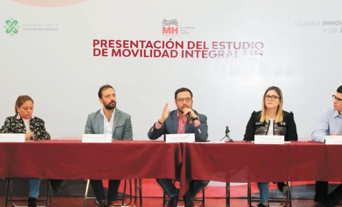 El edil de Miguel Hidalgo, Víctor Hugo Romo Guerra, presentó el estudio que fue realizado por la consultora Sin Tráfico. Foto/ESPECIAL