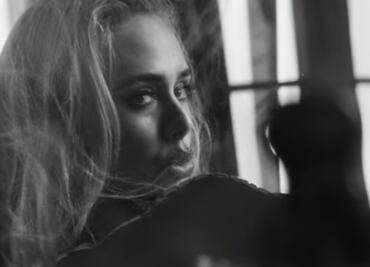 Adele enloquece a fans con "Easy On Me", tema que muestra momentos de profunda vulnerabilidad
