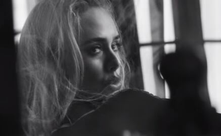 Adele enloquece a fans con "Easy On Me", tema que muestra momentos de profunda vulnerabilidad