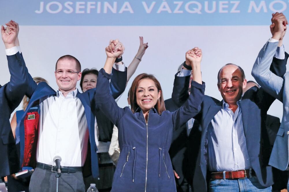 El líder nacional del PAN, Ricardo Anaya; la candidata a la gubernatura del Edomex , Josefina Vázquez Mota, y el ex presidente Felipe Calderón, en el Consejo Nacional . (ARIEL OJEDA. EL UNIVERSAL)