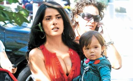Salma Hayek promueve los beneficios de amamantar