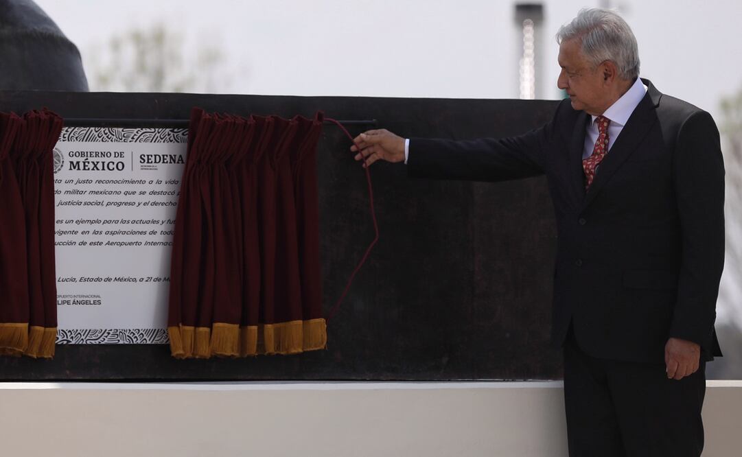El presidente López Obrador participó en la entrega-recepción del Aeropuerto Felipe Ángeles. Foto: EFE