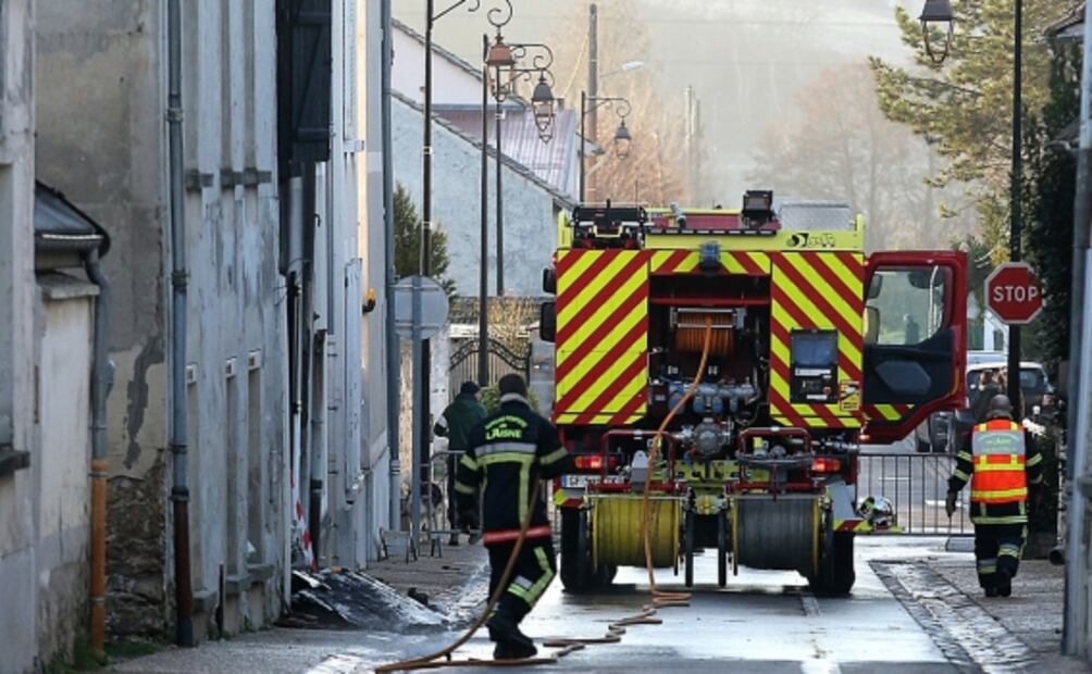 Mueren 7 niños y su madre en incendio provocado por secadora en Francia