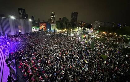 Ana Bárbara y la Banda El Recodo reúnen a 12 mil en la explanada de la alcaldía Cuauhtémoc