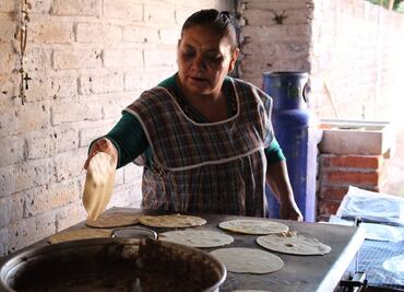 Mito o estereotipo: ¿Por qué los hombres hacen tacos y las mujeres quesadillas?
