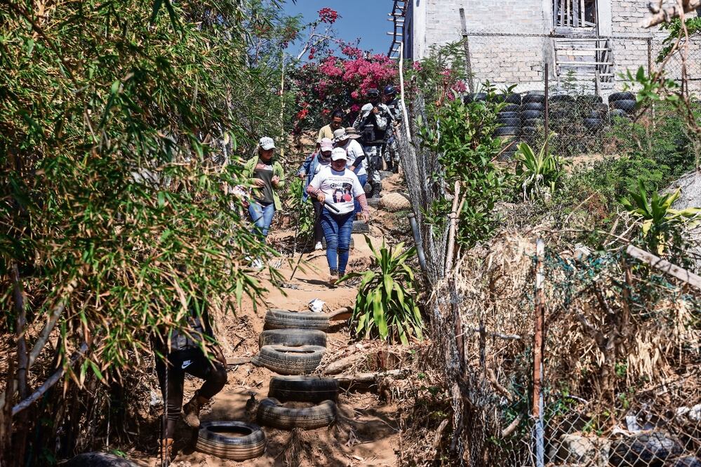 Madres de desaparecidos durante una búsqueda en Acapulco, Guerrero. La violencia, junto a los desastres naturales, hace de México un país de “alto riesgo”. Foto: David Guzmán / EFE