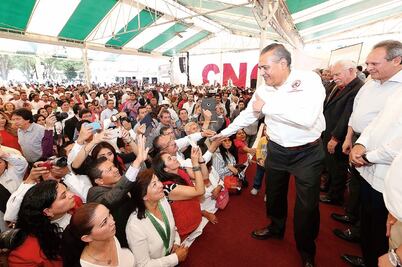 Beltrones se compromete a apoyar al sector campesino