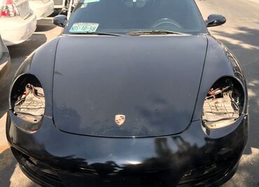 Caen tres sujetos por robar faros de $120 mil de Porsche en la Roma