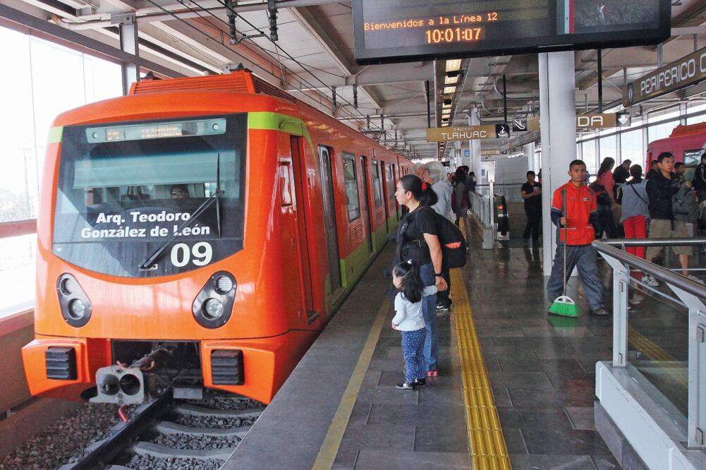 La Línea 12 del STC tiene 12 de sus 30 trenes de rodadura férrea modificados; en marzo de 2016 estará completa la flota (ADRIÁN HERNÁNDEZ. EL UNIVERSAL)