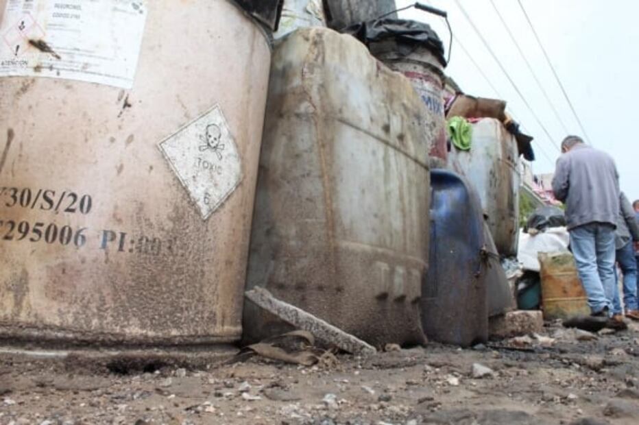 Clausuran tiradero clandestino con seis toneladas de residuos peligrosos en Ecatepec