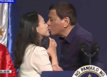 La polémica por el beso del presidente filipino