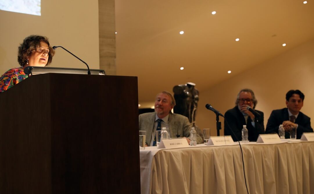 La bióloga Valeria Souza y su esposo, el científico Luis Eguiarte, se han dedicado a investigar sobre este ecosistema paradigmático. /Valente Rosas