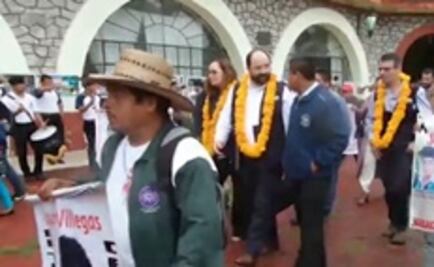 Se compromete CIDH a no dejar solos a padres de 43