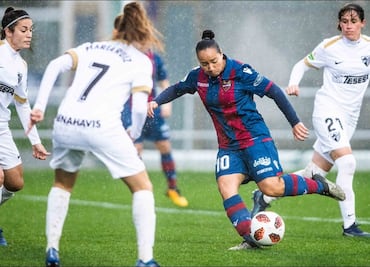 Charlyn Corral anota tres en goleada del Levante al Málaga