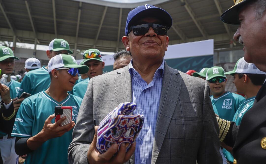 Fernando Valenzuela durante una clínica de beisbol en México - FOTO: EFE