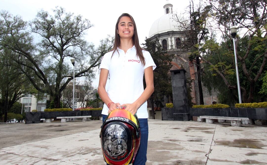Aunque por sus venas corre sangre alemana, dice que se siente muy mexicana. Hasta hace unas semanas conducía un monoplaza de 600 kilogramos a 225 km/h. (FOTO: OMAR CONTRERAS. EL UNIVERSAL)