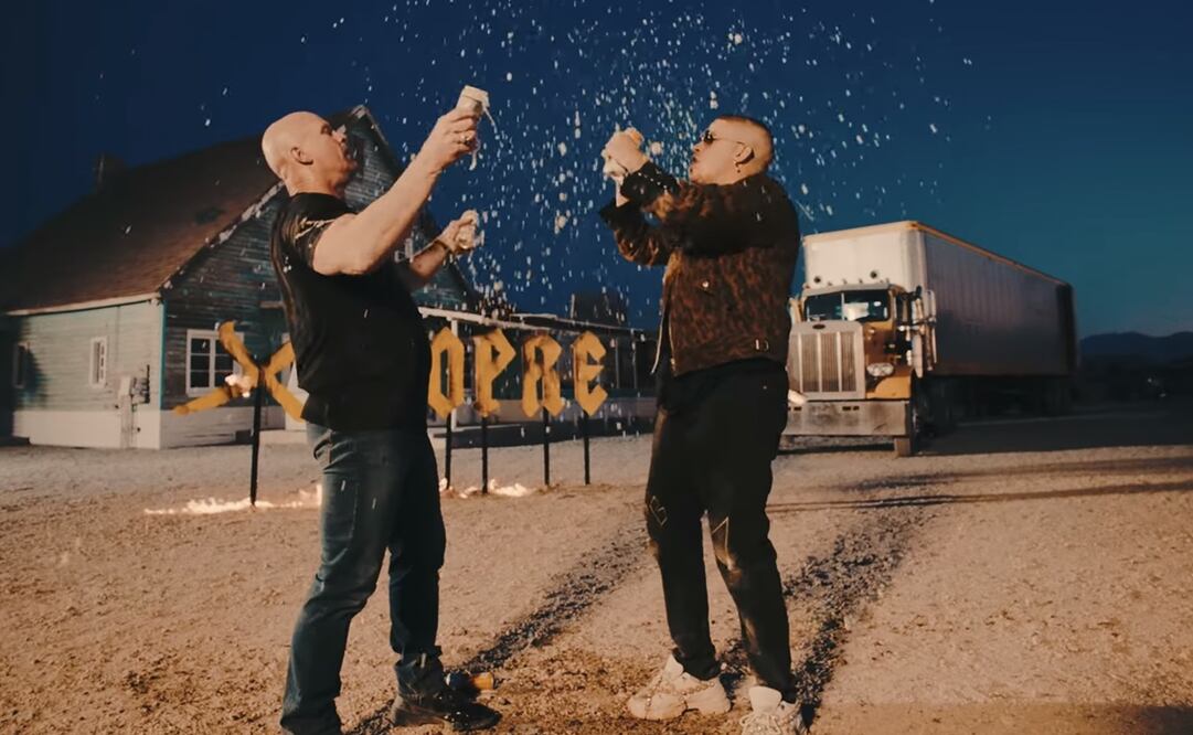 Bad Bunny lo salva Steve Austin en su nuevo video "¿Quién tú eres?"