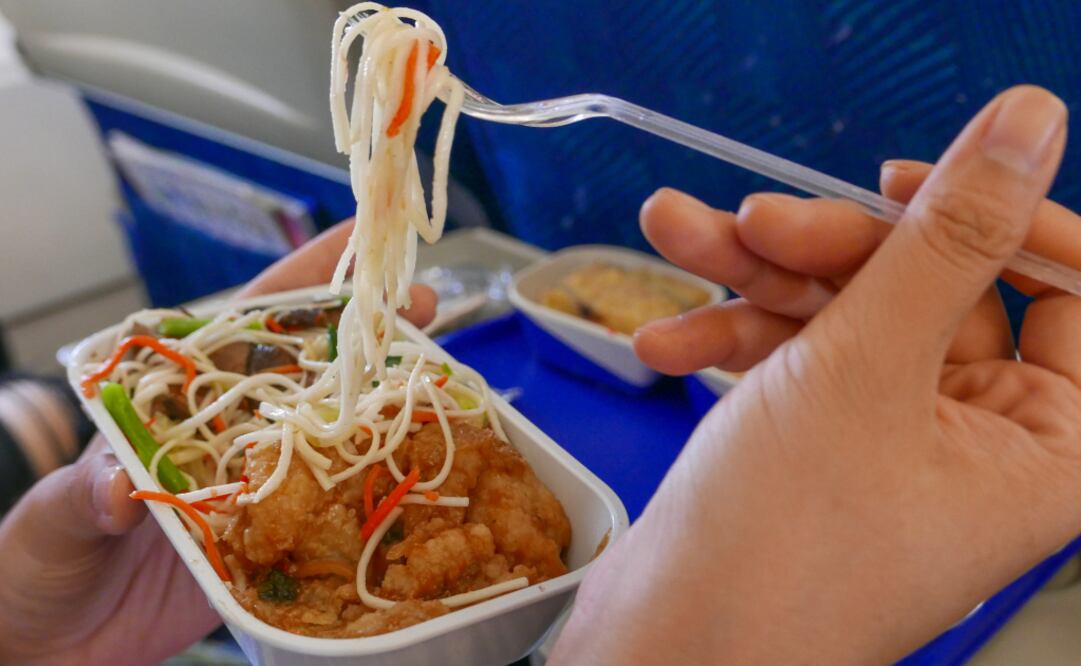 Los bajos niveles de humedad en la cabina afectan tu sentido del gusto. (Foto: iStock)