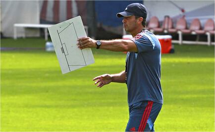 'Chepo' resta importancia a críticas por armado de Chivas