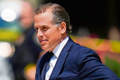 Jueza desestima caso de armas contra Hunter Biden; decisión se da tras indulto del presidente a su hijo