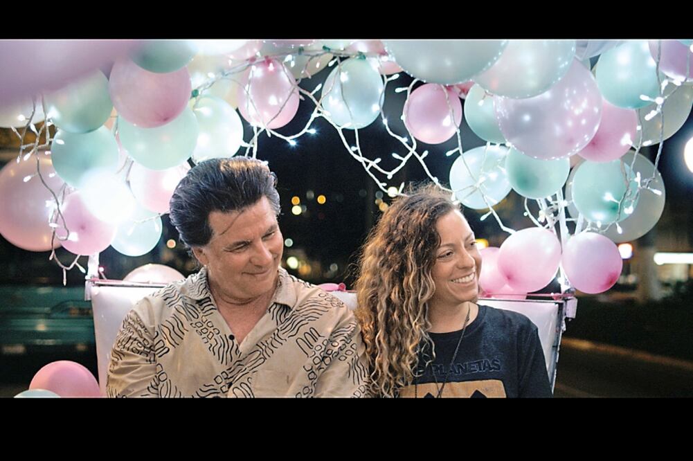 Thornton interpreta a Rick, un estadounidense que recorre la playa y tiene un encuentro cercano con Dali (Aldrete) (CORTESÍA PIMIENTA FILMS)