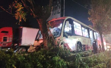 Mexibús choca contra un árbol en avenida López Portillo; hay 10 lesionados