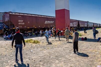 Suman migrantes 3 días varados en camino a EU en Zacatecas